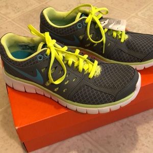 NIKE sneakers- BRAND NEW